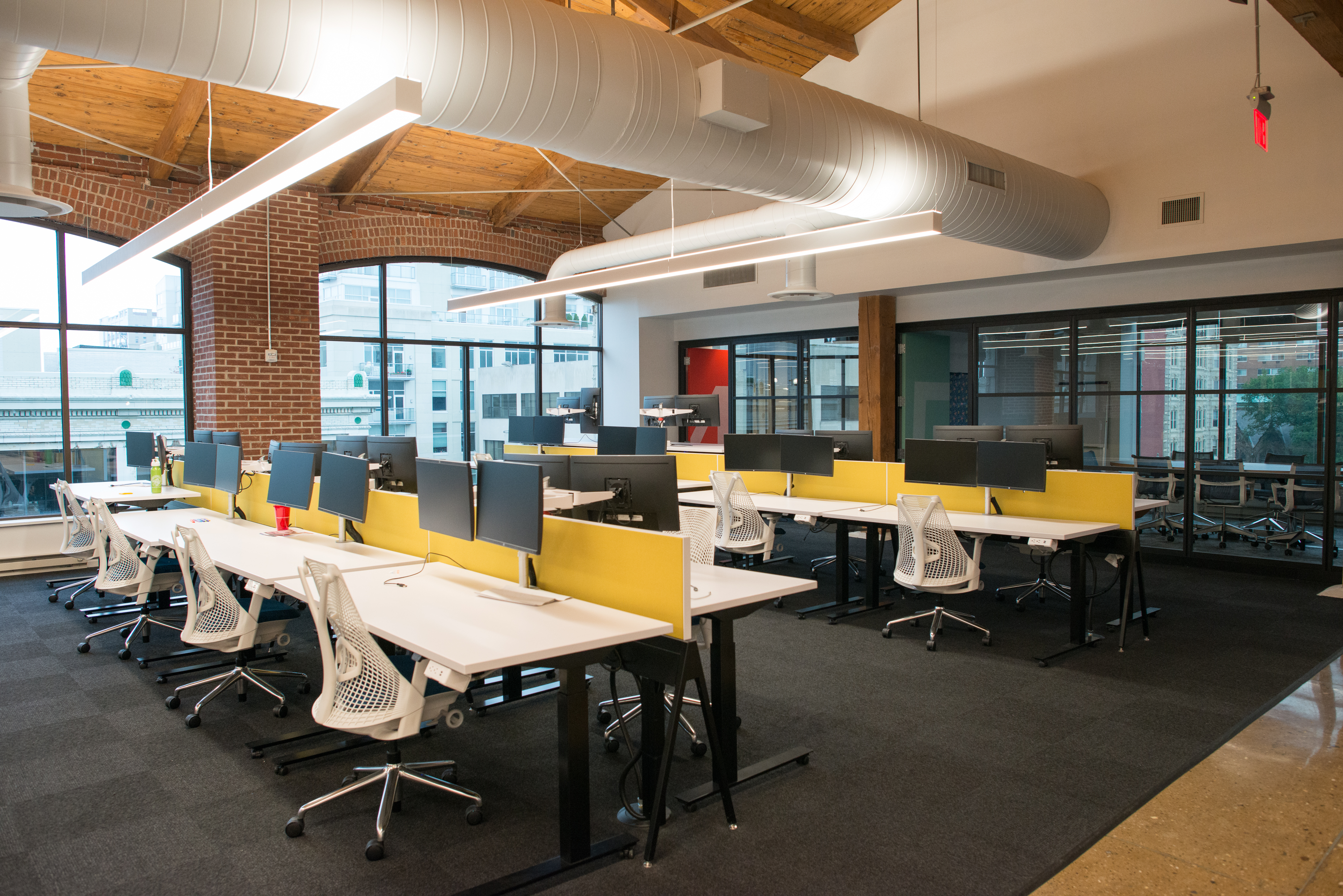 Open-Plan Offices vs Cubicles? Pros and Cons