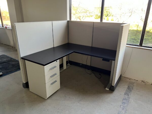 Friant Pre-owned Cubicles For Modern Office Need